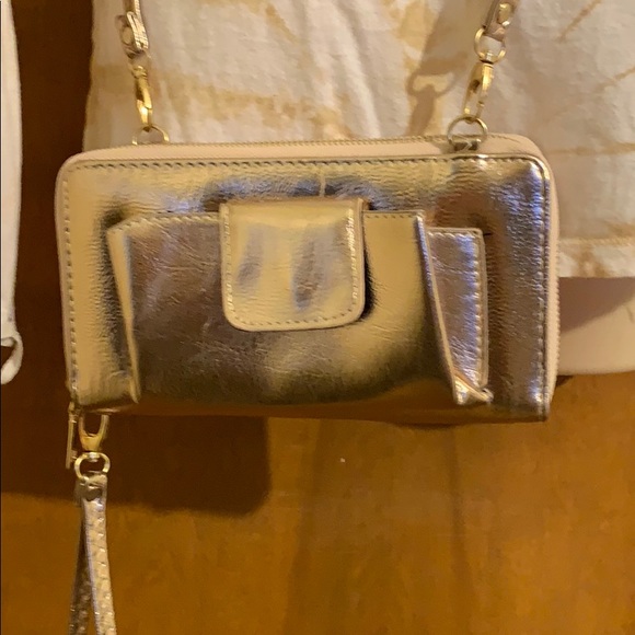 SHINY GOLD CROSSBODY OR WRISTLET!!  NWOT - Picture 3 of 7